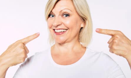 femme qui montre ses dents