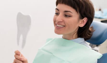 femme chez le dentiste