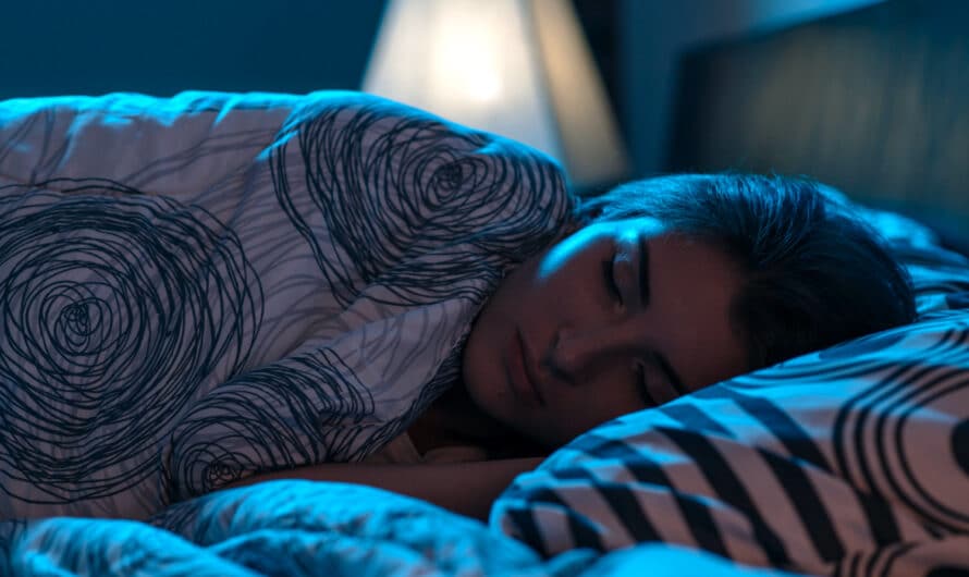 Secousse Hypnique : Causes, symptômes et traitement du phénomène involontaire du sommeil