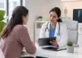 Consultation médicale et documents d'assurance pour maladie chronique