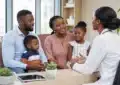 Couverture illustrant une mutuelle santé dédiée aux enfants